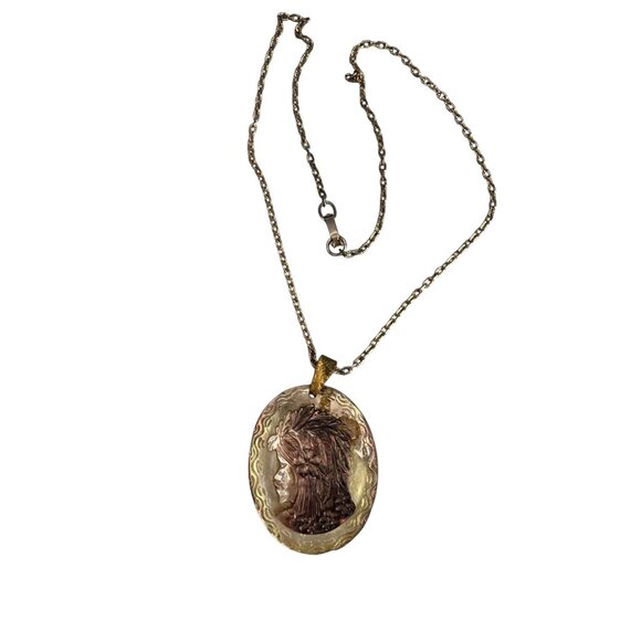 Vintage Carved Mother Of Pearl Cameo Necklace Womans Profile Gold-Tone Chain - Picture 5 of 6